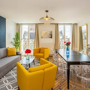 cosy-4-bedrooms-with-balcony-champs-elysees.fr-paris.fr/